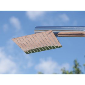 BRISA ZUHANY, HIDEG VIZES, LÁBMOSÓVAL